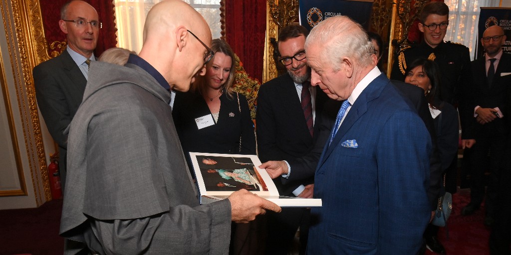 Today at St James’s Palace, The King joined scientists, businesses and indigenous leaders to discuss how a new framework developed by His Majesty’s <a href="/circbioalliance/">Circular Bioeconomy Alliance</a> could help build an economy that is climate neutral and in harmony with nature.

🌱🌎  #CircularBioeconomy