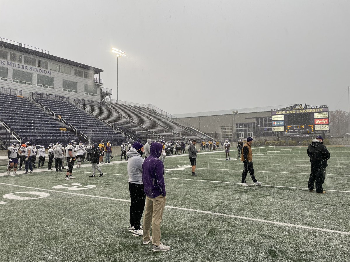 We love November football in the elements❄️🦅