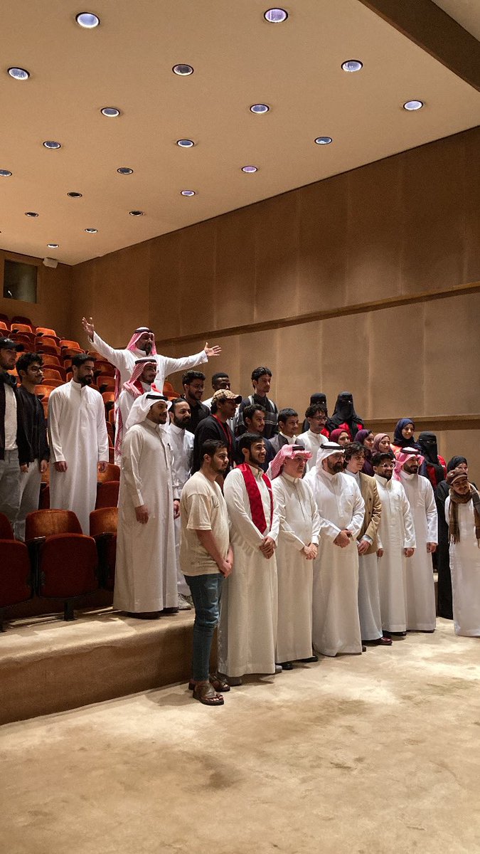 KFUPM_DBEC's tweet photo. مقتطفات #عمَروها ليوم الخميس❤️🤍

لسى قدامكم يوم الجمعه لحضور المعرض!🫵🏻
لاتفوتوا الفرصه🎨🖼️

#الشرقية_تبدع #kfupm https://t.co/7dLaKFf815