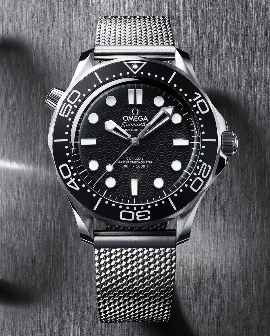 Two new seamasters just launched by Omega! Which of the two do you prefer? 🤔