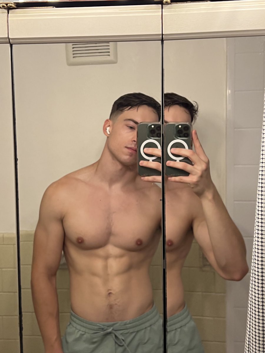 AtlantaJock21's tweet photo. Birthday boy 🎉😝

https://t.co/EVGdOoJZfO https://t.co/rqaduq2OGH