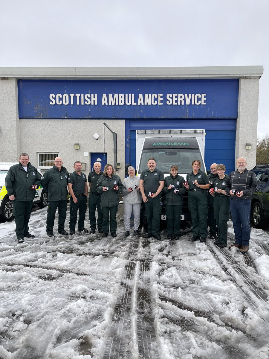 SASStevenG's tweet image. Another fantastic day presenting more long service awards for 10,20 &amp;amp; 30 years along with retirement gifts &amp;amp; Kings Coronation Medal this time to @Scotambservice teams serving the communities of Dingwall, Alness &amp;amp; Tain
Remarkable service by all. 👏👏
#ThankYou #999family