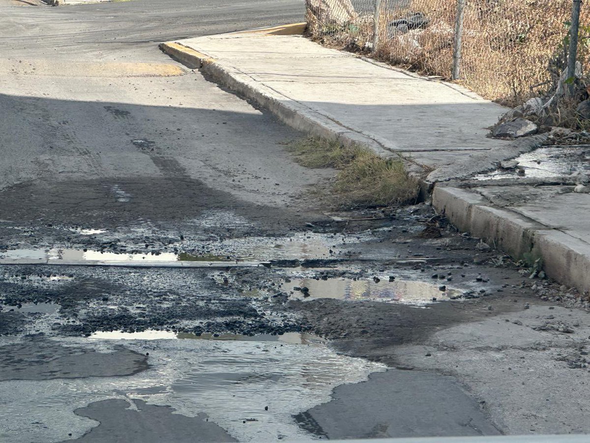 Pilybelula's tweet photo. Nuevamente descarga de aguas negras sobre Valle de Oro en Corregidora Querétaro! 
URGE DAR SOLUCIÓN! 
#aguasnegras #municipiocorregidora #Queretaro #valledeoro #ecologicavalledeoro 

@makugo 
@JosueGro 
@TonoZapataG 
@MpioCorregidora 
@gobqro https://t.co/hFeN10fZdf