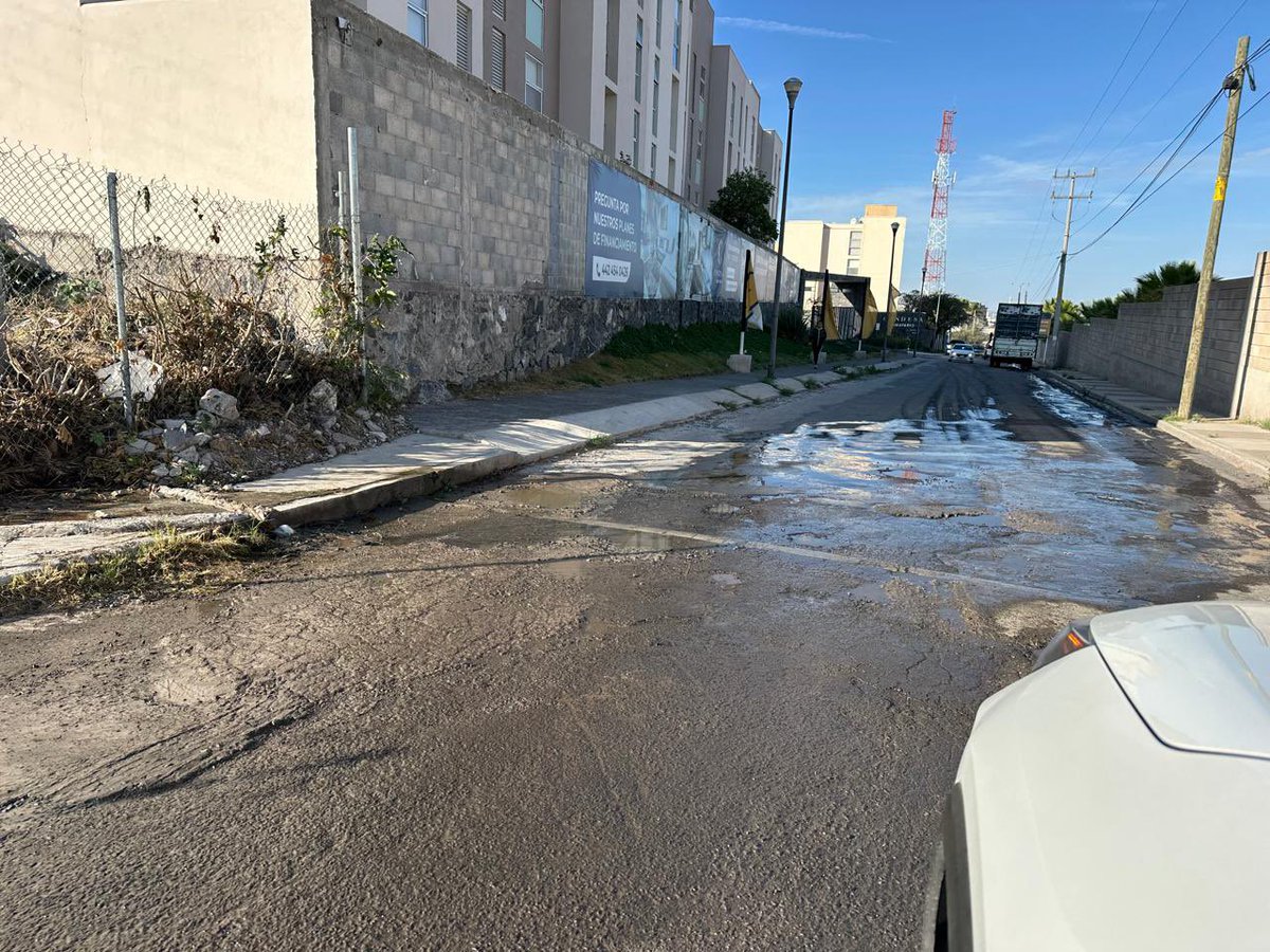 Pilybelula's tweet photo. Nuevamente descarga de aguas negras sobre Valle de Oro en Corregidora Querétaro! 
URGE DAR SOLUCIÓN! 
#aguasnegras #municipiocorregidora #Queretaro #valledeoro #ecologicavalledeoro 

@makugo 
@JosueGro 
@TonoZapataG 
@MpioCorregidora 
@gobqro https://t.co/hFeN10fZdf