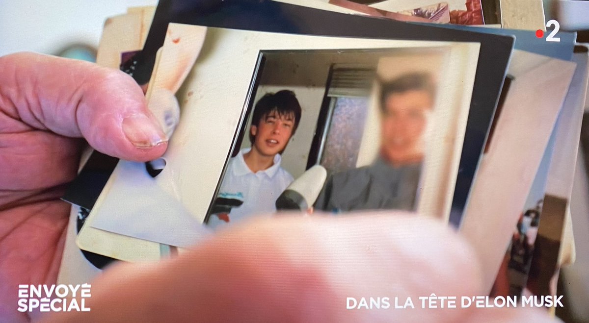 ElgaMarzou's tweet photo. Des photos inédites d’ @elonmusk : quand son père, qui vit en #AfSud raconte l’enfance du patron de X à @PierreMonegier #EnvoyeSpecial https://t.co/Iq8PEl2puF