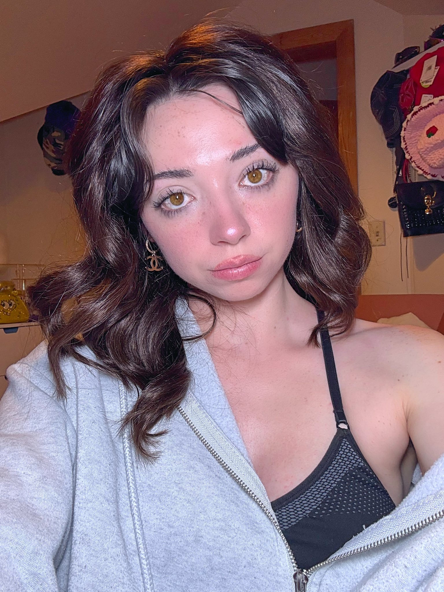 Molly Moon 🌙 on X: Made a PO Box send things. if you dare. for video.  content. Please. Thank you Molly Moonn PO BOX 389 NORTHHAMPTON MA  01061-0389 t.co7ViDwCqrKZ  X