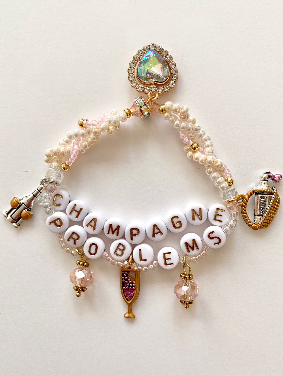 🩷BRACELET GIVEAWAY🩷
🫶To celebrate 60 Etsy sales, my mom is giving away one custom bracelet!🫶
PRIZE: any custom Taylor bracelet you want 🤍
TO ENTER:
- Follow Me
- Like &amp; RT
- Reply what song or album you would want for your custom bracelet! 
💕 Ends 11/28 💕
*US only*