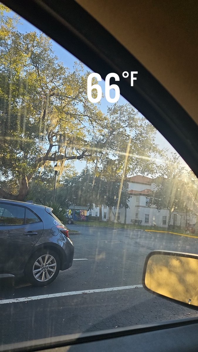 DuhLecha's tweet photo. Its feeling amazing in Florida today chat. Lets hope Miami isnt too much worse this weekend. https://t.co/ZhUK4CAnl1