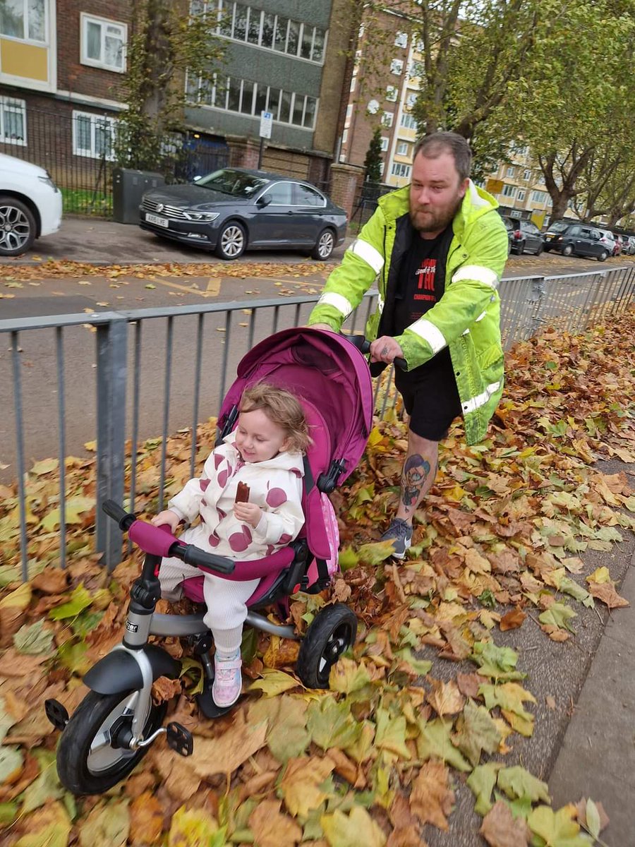 CharlieJolly12's tweet photo. @tecknetofficial #TECKNET #Autumn #Giveaway
We love running through leaves ๐ hearing the crunch and hearing our little girl giggle! https://t.co/etYzXCzHM2