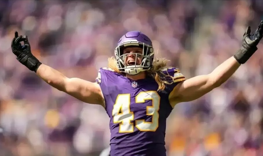 OstoyicKyle's tweet photo. Andrew Van Ginkel 
8 sacks 
2 ints 
2 TDs 
3 PDs 
1 FF
46 tackles

#Vikings #NFL DPOY https://t.co/5vTMMv8Lx7