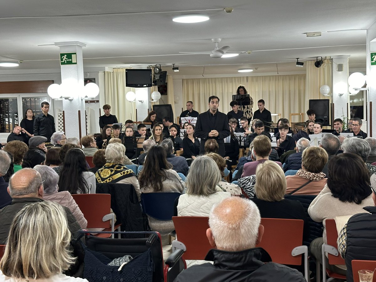 Javier_Ba_Lo's tweet photo. Última actividad  de las I Jornadas de Humanización de la Atención Comunitaria y Cuidados del Área IV con la colaboración del Conservatorio Profesional de Música “ Leandro Martinez Romero” . Organiza   Equipo de Cuidados Paliativos del Noroeste @AytodeCaravaca @Murciasalud https://t.co/ZpDW5TFTlG