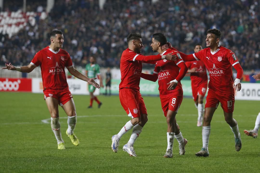SWorld77267's tweet photo. 📊 CR Belouizdad wins the capital derby, defeating MC Alger (3-1) in the tenth round of the Algerian League.
 #LigueDZ #LIGUE1MOBILIS https://t.co/DgzGTFD86Q