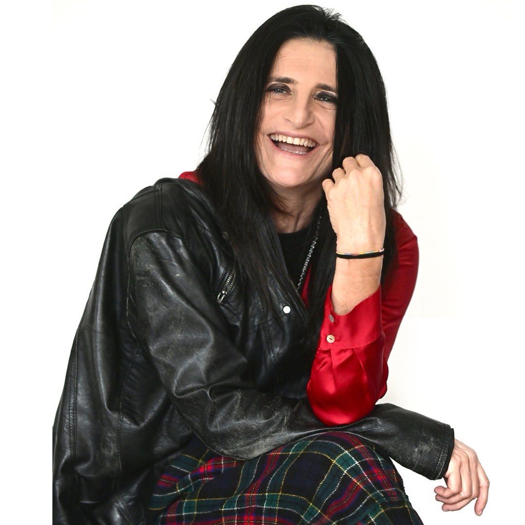 Cento e 1000 lacrime ❤️
Il mio nuovo singolo fuori a mezzanotte! 💎

Dalle 00:00 puoi ascoltare il brano su tutte le piattaforme, guardare il video su YouTube e scoprire il nuovo sito piatuccitto.net 

#piatuccitto #centoe1000lacrime