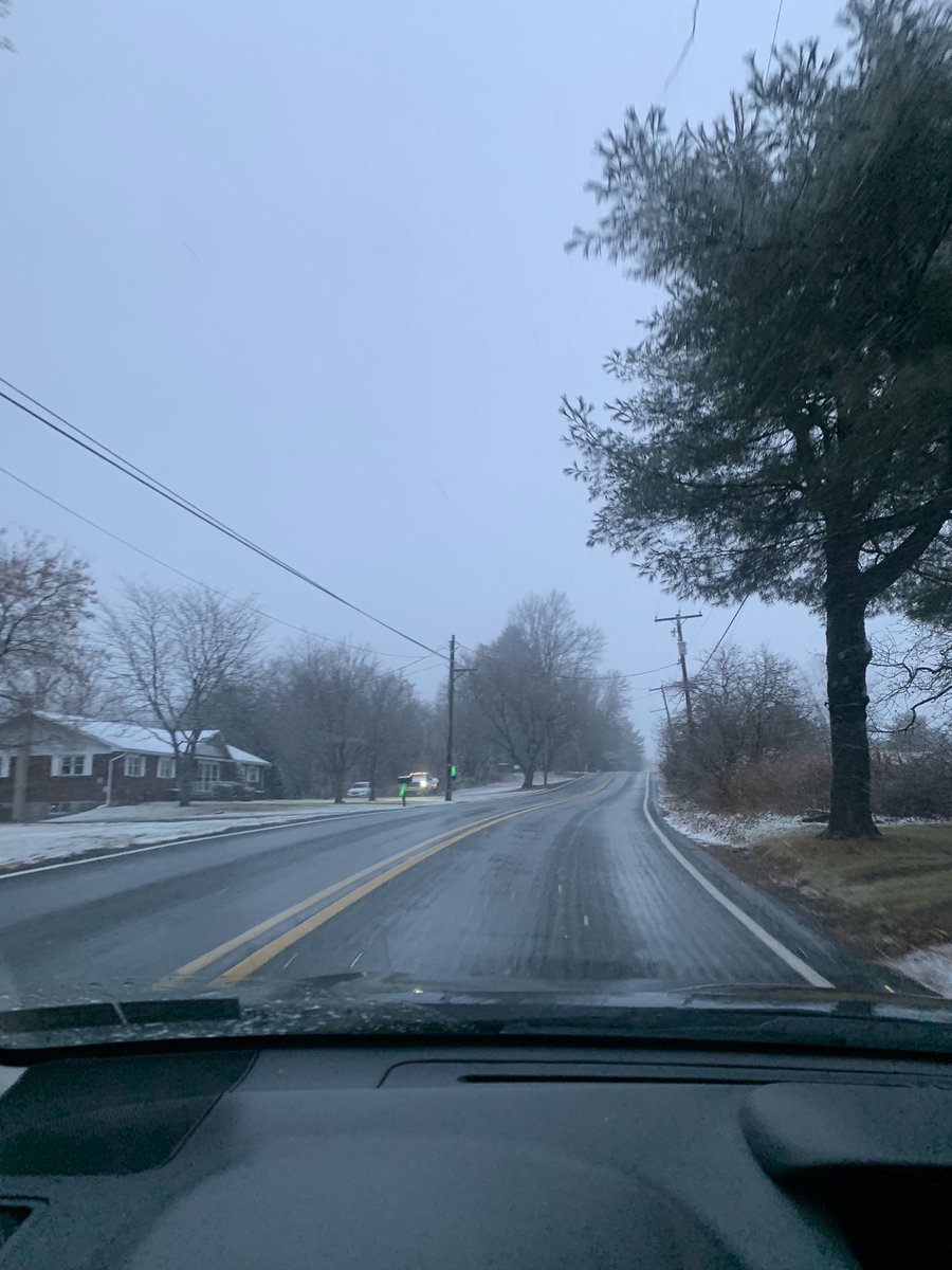 GerrityBrady's tweet photo. @wxmanjohnhickey Snowing on 81 near Waverly and is coming down heavy in Scott Township. Snow is sticking too. https://t.co/vPdjKYMzfD