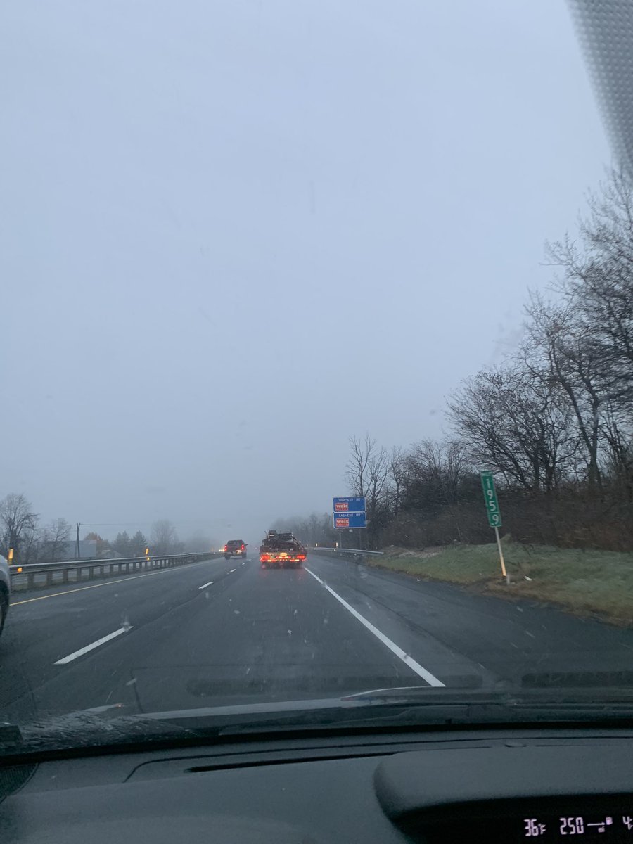 GerrityBrady's tweet photo. @wxmanjohnhickey Snowing on 81 near Waverly and is coming down heavy in Scott Township. Snow is sticking too. https://t.co/vPdjKYMzfD