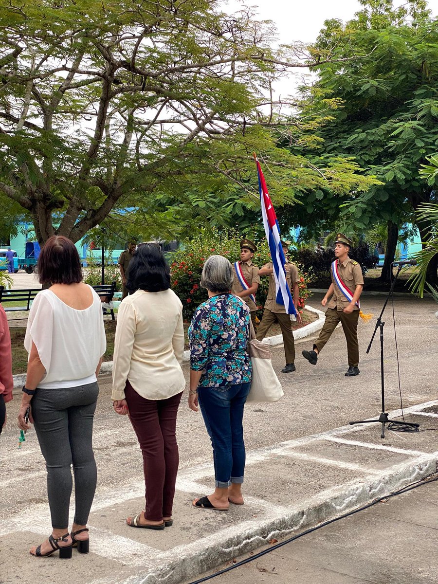 En la mañana de este jueves se realizó en la #UNISS, el juramento de los estudiantes de primer año a las Milicias de Tropas Territoriales, un importante suceso que ocurre cada año en la sede de la Casa de Altos Estudios.

#UniversidadCubana 
#SanctiSpíritusEnMarcha

<a href="/CubaMES/">MES</a>