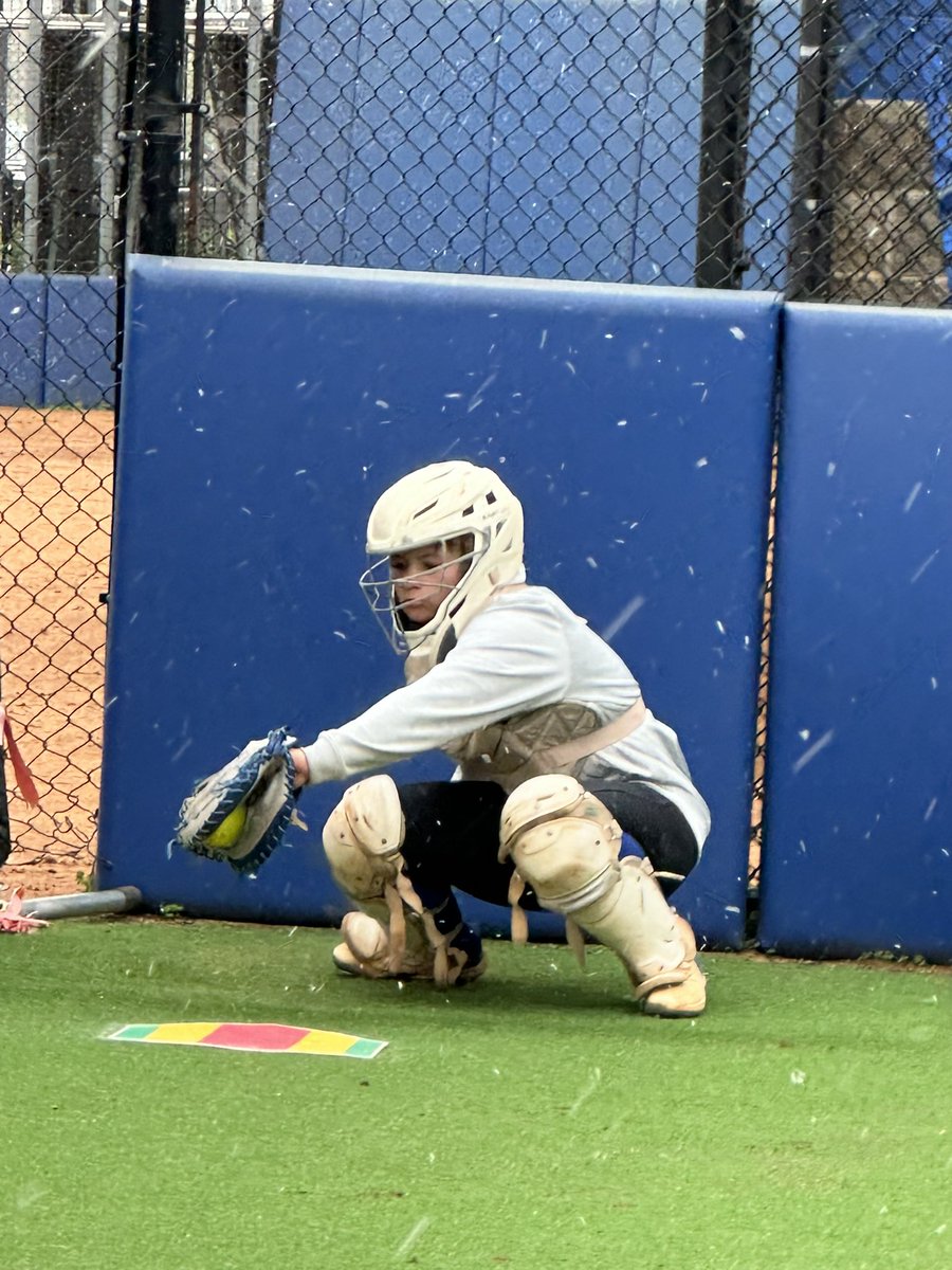 IndStSoftball's tweet image. Last day of Fall Practice…🥶☃️❄️🌨️

#MarchOn