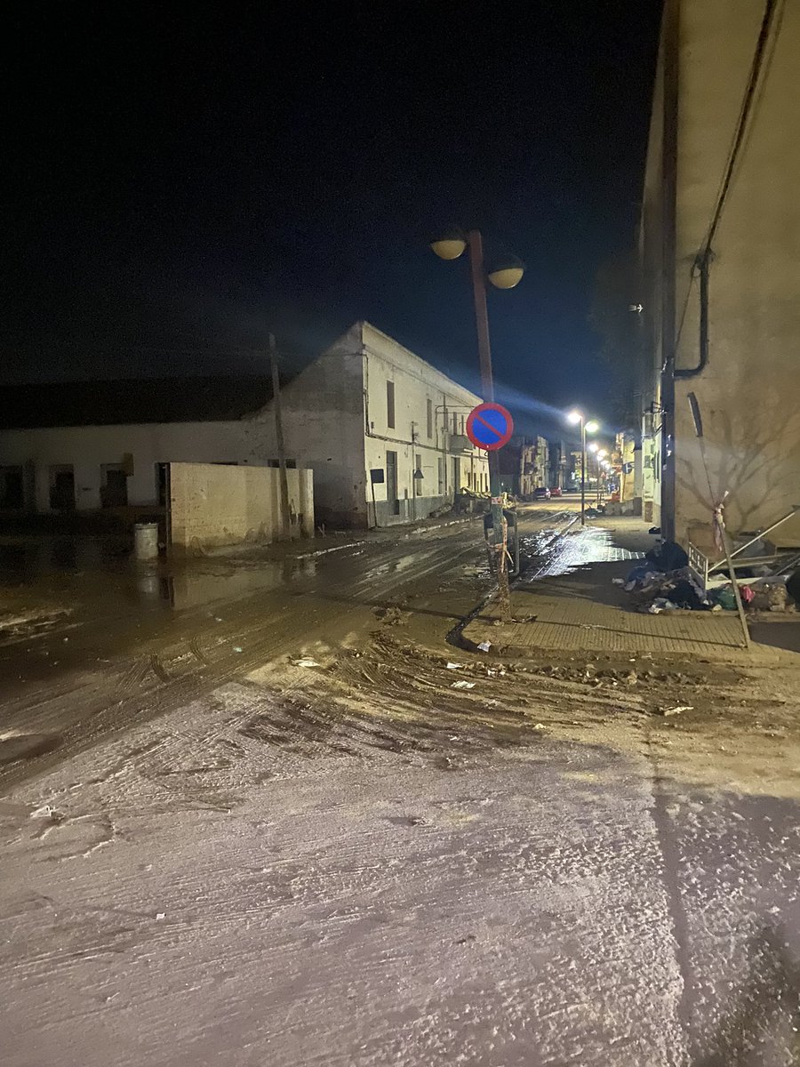 Todo sigue muy complicado y ha decaído la ayuda. No olvidéis a la gente. 

😞 #Algemesi