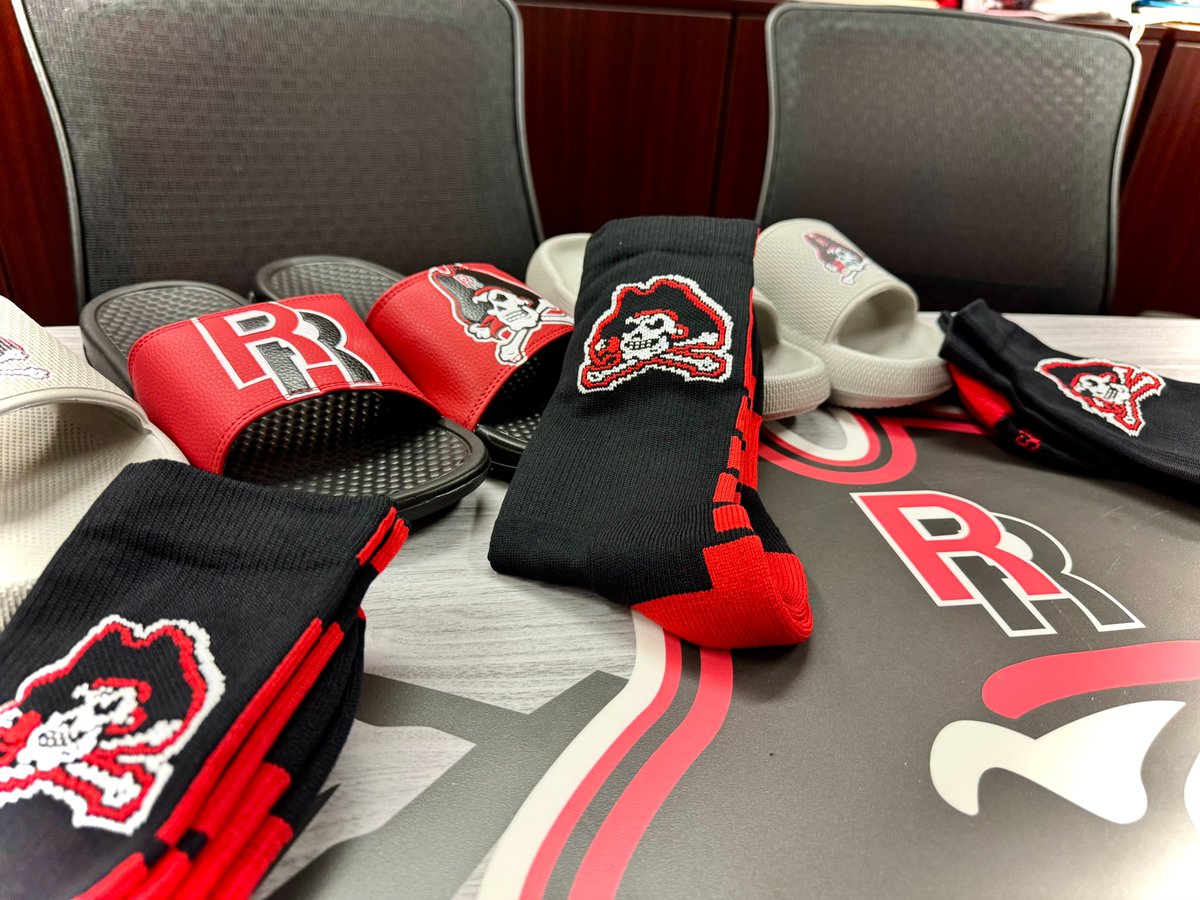 prideslides's tweet photo. The Rangeview Raiders went HARD with these oversized dual logo Pride Slides, Moon Slides, and @hypesocksUSA  !

#customslides #customclogs #customsneakers #promotionalproducts #promo #swag #spiritwear #teamapparel #teamgear #fundraisingideas #fundraiser #customsandals https://t.co/B6aYybo0uV