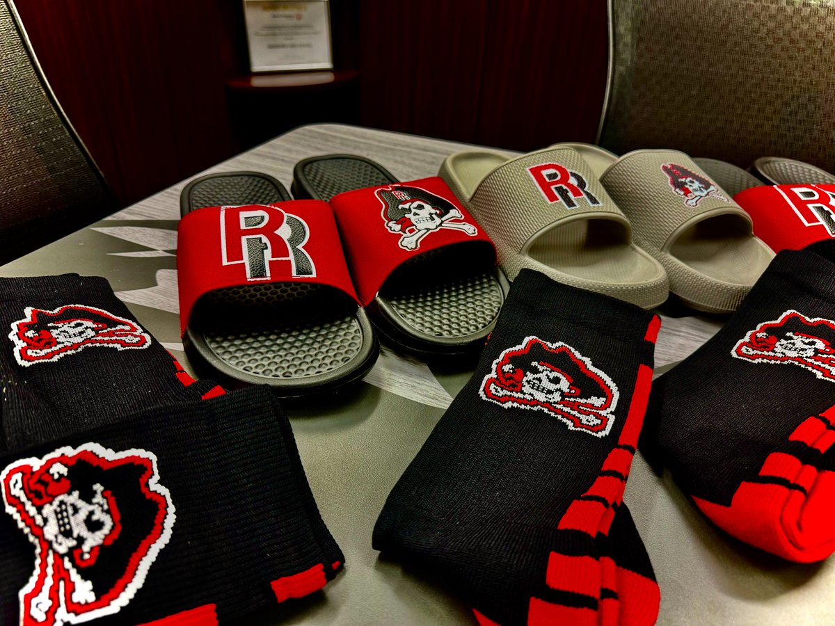 prideslides's tweet photo. The Rangeview Raiders went HARD with these oversized dual logo Pride Slides, Moon Slides, and @hypesocksUSA  !

#customslides #customclogs #customsneakers #promotionalproducts #promo #swag #spiritwear #teamapparel #teamgear #fundraisingideas #fundraiser #customsandals https://t.co/B6aYybo0uV