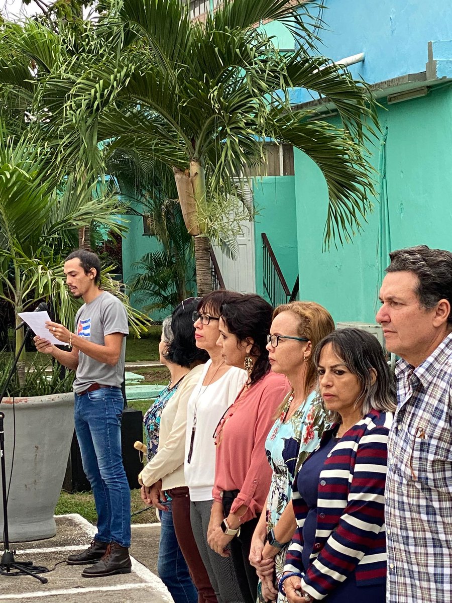 UnissJMarti's tweet photo. En la mañana de este jueves se realizó en la #UNISS, el juramento de los estudiantes de primer año a las Milicias de Tropas Territoriales, un importante suceso que ocurre cada año en la sede de la Casa de Altos Estudios.

#UniversidadCubana 
#SanctiSpíritusEnMarcha

@CubaMES https://t.co/1a4A5VDtOK