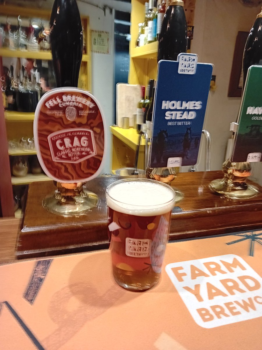 TheLengthsman's tweet photo. Cheeky pint in The Farmers at #Lowick https://t.co/nqGSX84QD3