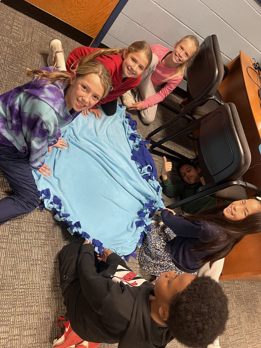 TullyES_AIC's tweet photo. Shout out to these FCA and Beta Club kids who were willing to spend indoor wellness with me and Mrs. Hord making some blankets!! 4 blankets in 20 minutes and I know the recipients were appreciative ❤️
#ProductiveCollaborators
#GloballyAndCulturallyCompetent
#TullyProud https://t.co/7DZs96XY4W