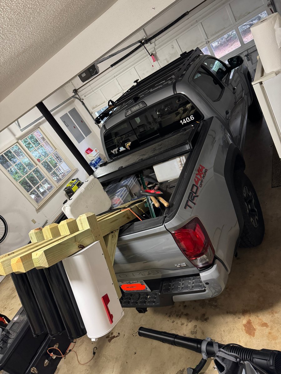 markluck's tweet photo. Loaded up for the 26 degree snowy version of Western North Carolina relief next two days. 7AM on the road west...mailboxes, chainsaws, church and community resupply requests. https://t.co/RNcvjTS0et