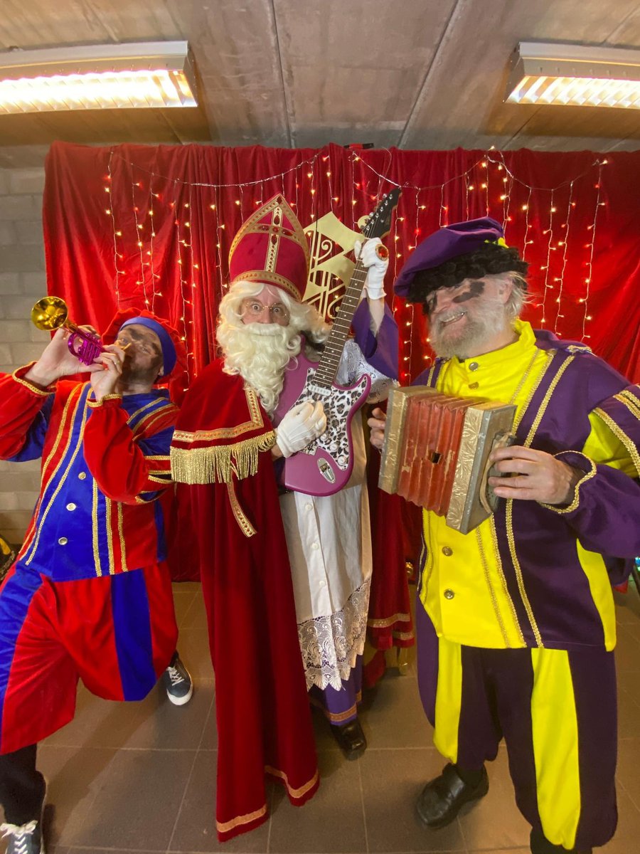 Katastroof1977's tweet photo. Wij hebben ons van de week een avondje zwaar geamuseerd...
en het resultaat krijgde héél binnenkort te zien.... #foert #videoclip #sinterklaas https://t.co/ZpqVt6ngdh
