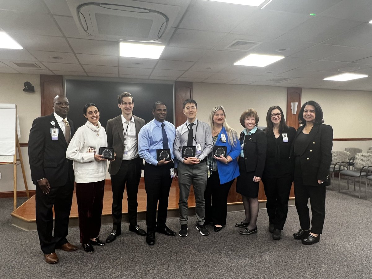 Montefiore PGY2 ID Pharmacy Residency Program (@montepgy2id) on Twitter photo 🎉Congrats to our ASP members, Jack Bao and <a href="/PriyaNori/">Priya Nori MD, FSHEA, FIDSA</a>, for receiving the Going the Extra Mile Award!! 🥇Their outstanding interdisciplinary collab with Ortho, Social Work, OptionCare Health, and ID led to the development of a dalbavancin pathway ➡️ earlier patient discharge 👏🏼👏🏼 🎉Congrats to our ASP members, Jack Bao and <a href="/PriyaNori/">Priya Nori MD, FSHEA, FIDSA</a>, for receiving the Going the Extra Mile Award!! 🥇Their outstanding interdisciplinary collab with Ortho, Social Work, OptionCare Health, and ID led to the development of a dalbavancin pathway ➡️ earlier patient discharge 👏🏼👏🏼
