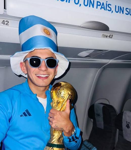 Almada: 7 minutos em campo, uma copa do mundo.

Luiz Henrique: 5 chutes, 2 gols e 1 assistência pela seleção.

Hulk: 7 anos, 0 gols oficiais, titular na maior vergonha da história da seleção.

Não ouse comparar.