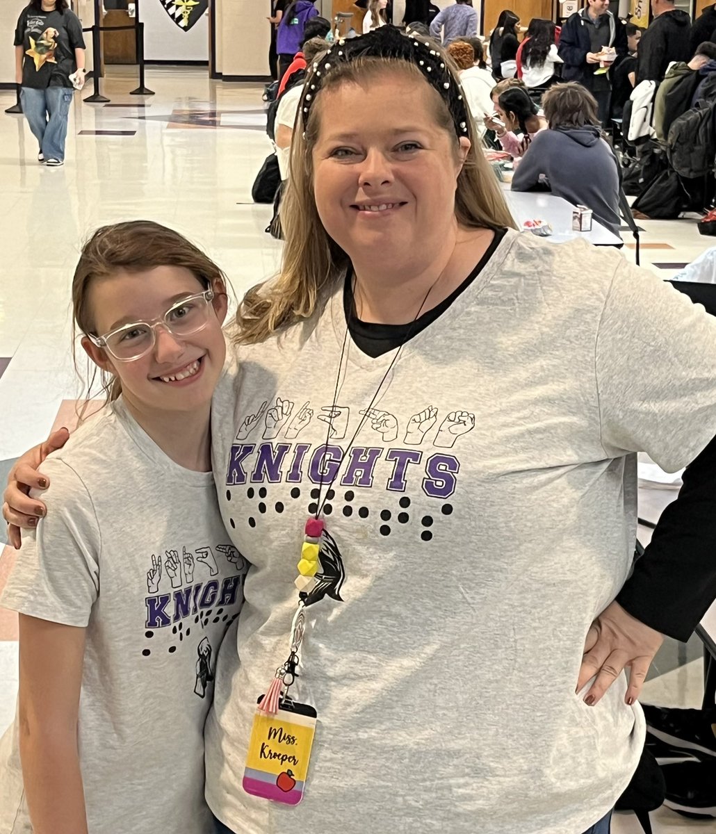 KroeperMiss's tweet photo. Twinning today in our SEPTA shirts! @SEPTAOldBridge https://t.co/1l4PTwXqZT