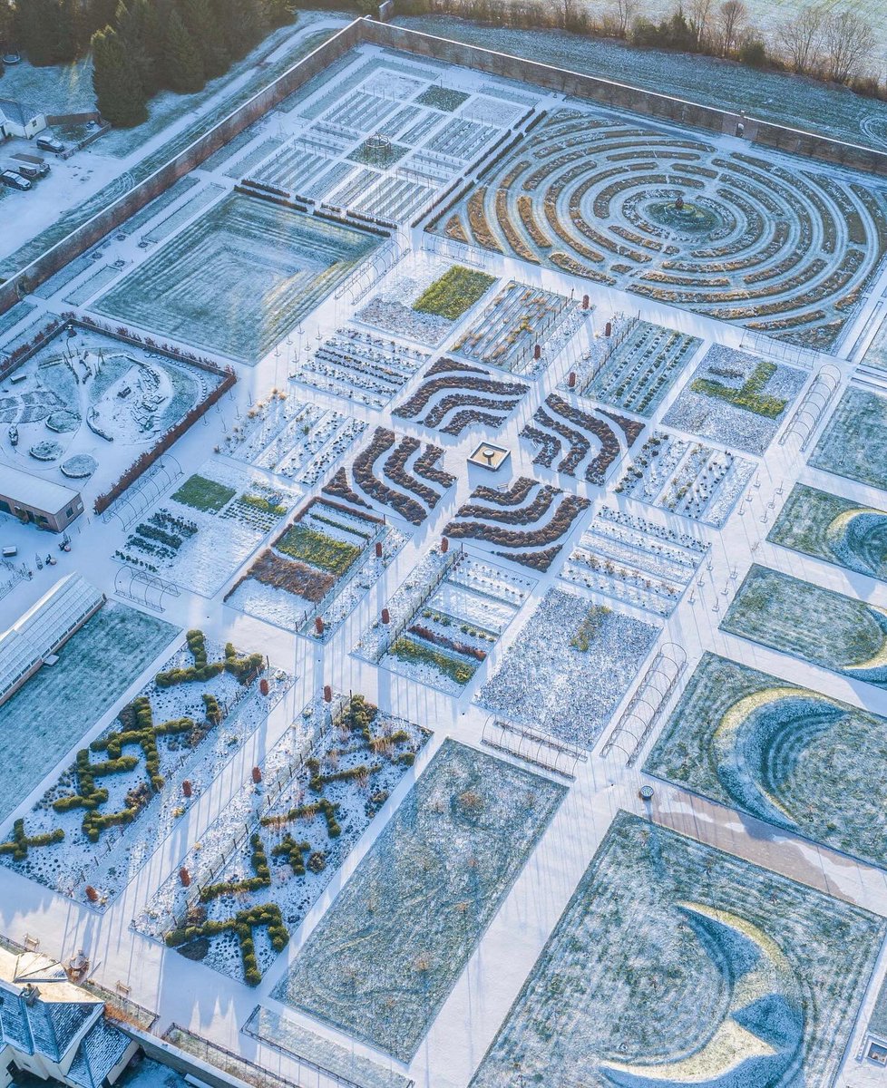 #ThrowbackThursday to one of our best shots of the garden ❄️⛄️😀