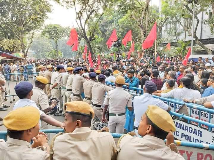 ianipa86's tweet photo. আর কত দিন সময় চাই,
জবাব দাও সিবিআই...
তিলোত্তমা ধর্ষন ও হত্যার ঘটনার সঠিক ও দ্রুত তদন্তের দাবিতে CPI(M) রাজ্য কমিটির ডাকে CGO কমপ্লেক্স অভিযান। কেন্দ্র-রাজ্য আঁতাত ছাড়ো, তিলোত্তমার বিচার করো।
#wewantjusticeforrgkar #justiceforRGKar #FightForRight 
@CPIM_WESTBENGAL @CpimSathe https://t.co/KCgPAugvKT