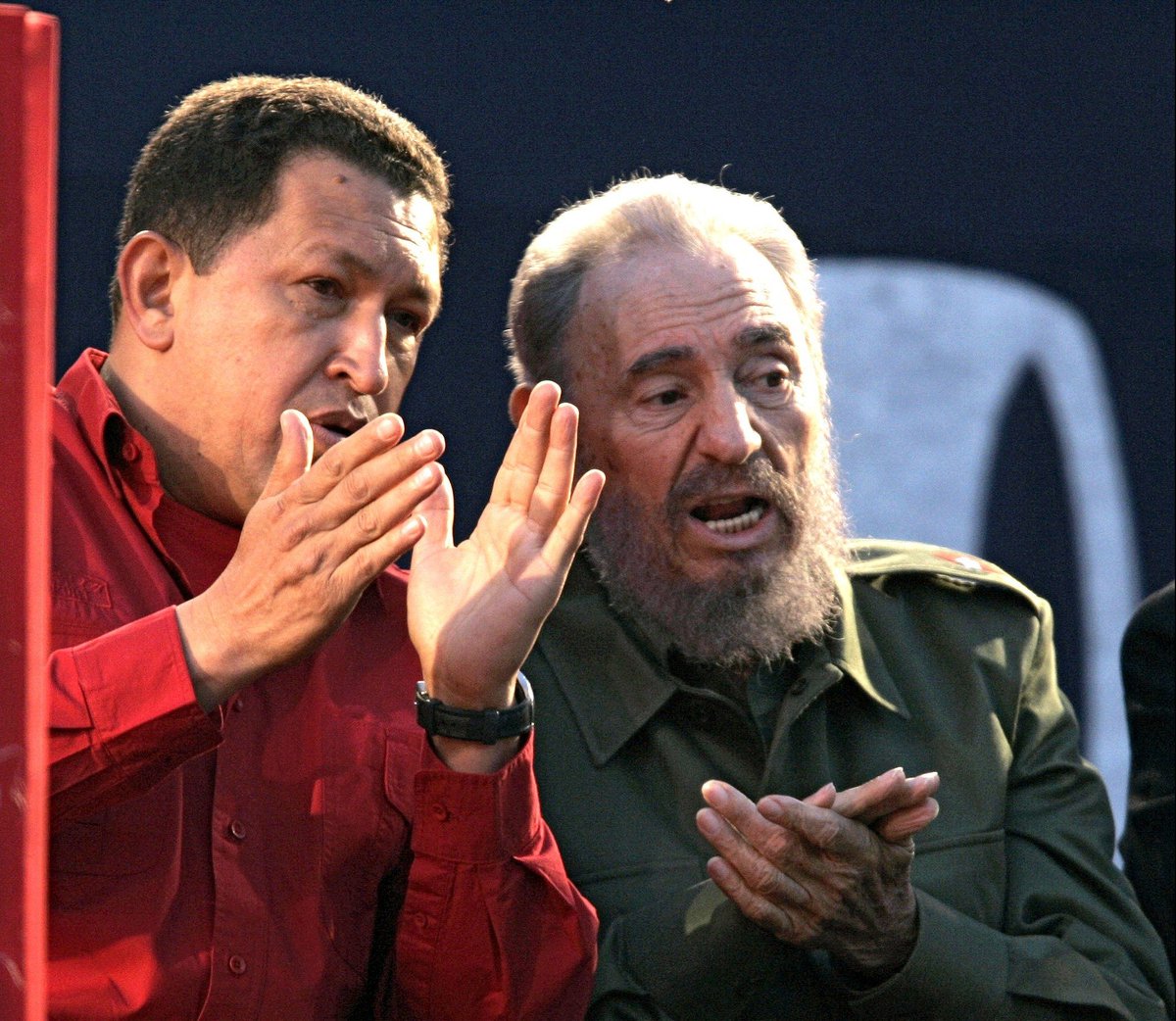 "Contigo comandante Fidel Castro Ruz, con Camilo Cienfuegos, con el Che, con Hugo Chávez aprendimos a creer en el hombre nuevo latinoamericano".  #FidelPorSiempre #CubaPorLaVida <a href="/cubacooperaven/">Brigada Médica Cubana en Venezuela</a> <a href="/MINSAPCuba/">Ministerio de Salud Pública de Cuba</a> <a href="/japortalmiranda/">José Angel Portal Miranda</a>