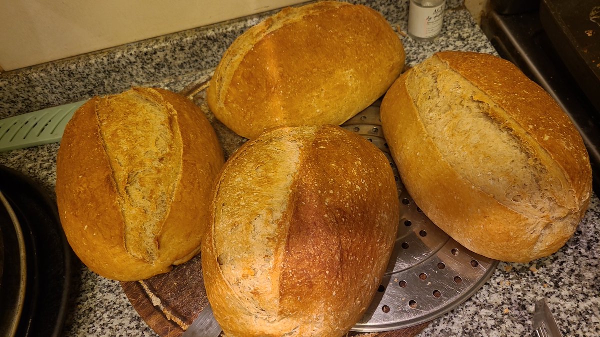 Fue un camino arduo pero finalmente alcancé el nirvana de los panes. Miles de cambios en la receta y ajustes para llegar a este momento de perfeccion.