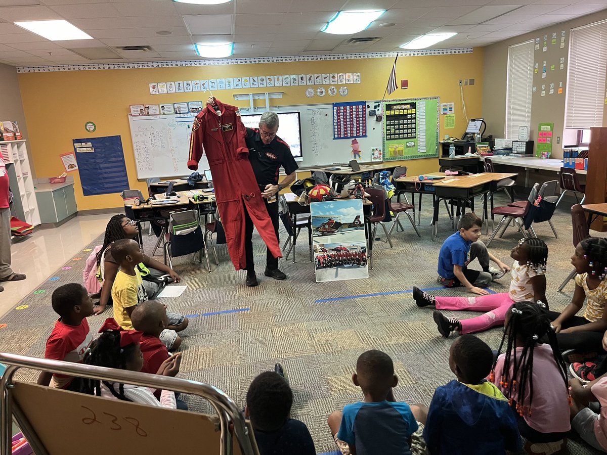 WestOaks_OCPS's tweet photo. A huge thank you to our amazing Teach-In volunteers! 🎉📚 Your time, stories, and expertise inspire our students to dream big and achieve more. Together, we’re shaping the future! 🌟 #TeachIn #CommunityHeroes #InspiringMind https://t.co/gbub1akNkc