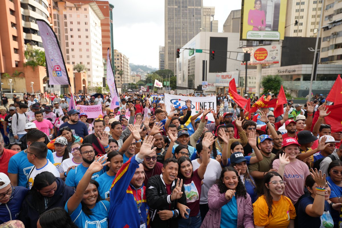 #GringosVáyanseAlCarajo | El primer vicepresidente del Partido Socialista Unido de Venezuela (<a href="/PartidoPSUV/">PSUV</a>), Diosdado Cabello Rondón (<a href="/dcabellor/">Diosdado Cabello R</a>), reiteró este jueves el llamado a la juventud estudiantil para asumir el liderazgo del proceso revolucionario en el país.

“La