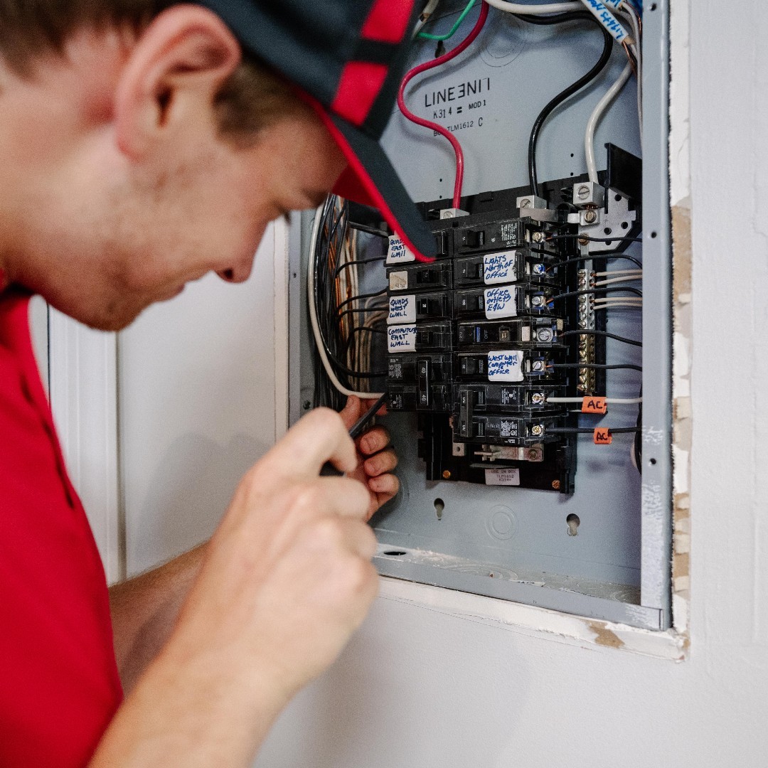 NH Ross prioritizes your convenience and safety with prompt and reliable electrical repair services. We know that electrical issues can be stressful, so our team is dedicated to providing efficient repairs to keep your home powered and safe! ⚡️🔧