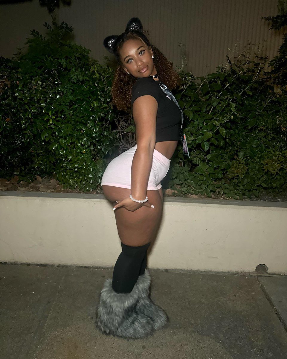 ildgaf_00's tweet photo. Say hi and let’s chat https://t.co/Ks6pYwJLVn