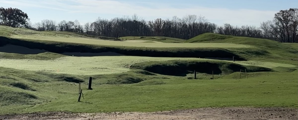 The 5th hole at Uncle Henry’s Backyard from the middle teeing area.  Seeded October 10th &amp; photo taken November 7th.  Warm sunny/Dry fall for the W!  #finefescue #007xl