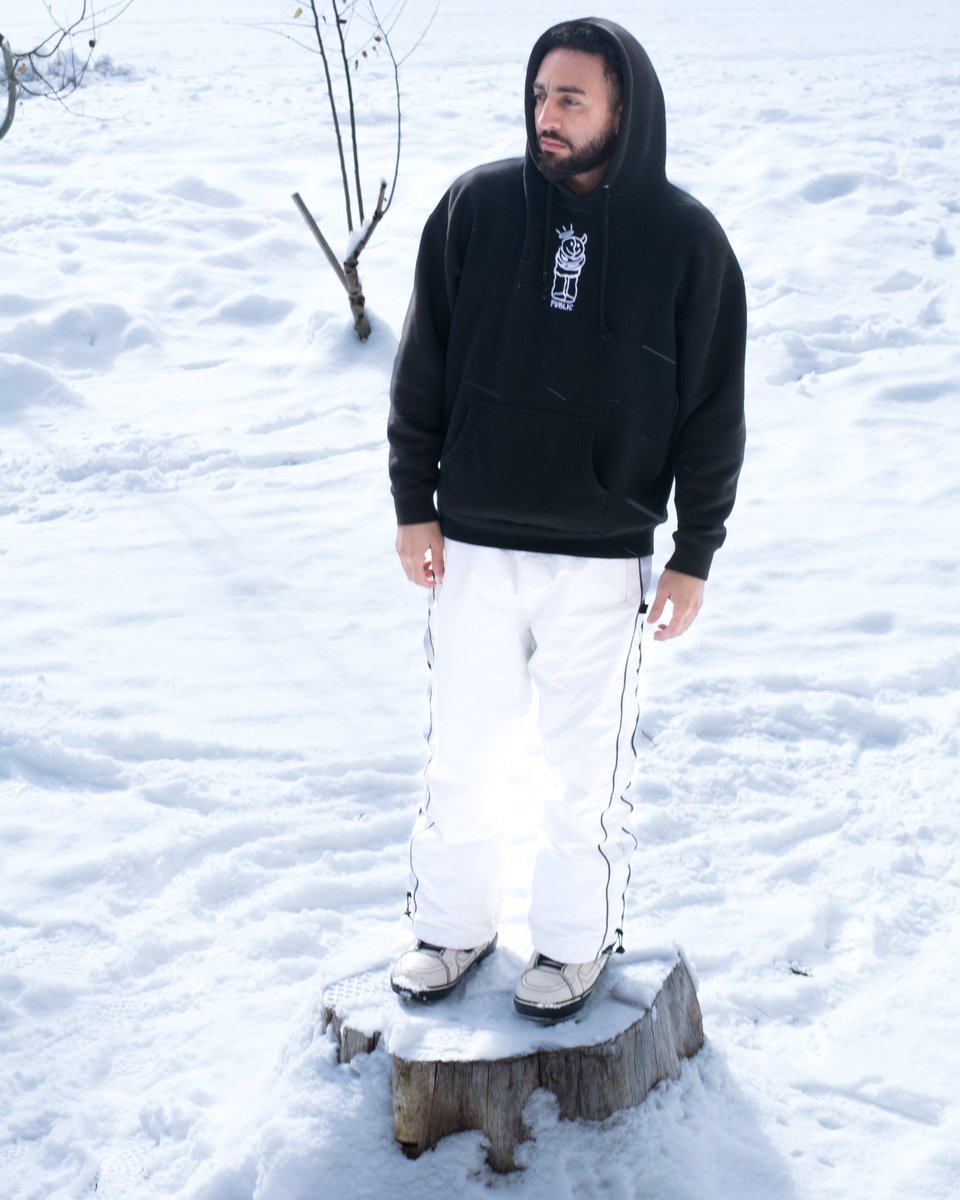 RonzelTV's tweet photo. When your mom says “come inside and warm up” but really I’m just a chill guy that enjoys the cold weather. https://t.co/8XMVcV5Wvx