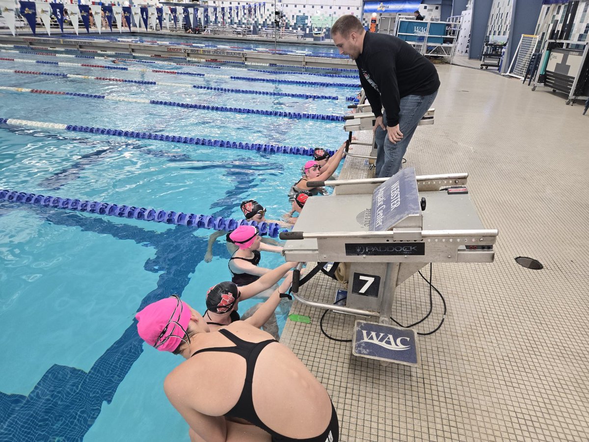 Wolverine Ladies preparing to take on States tomorrow 🐾