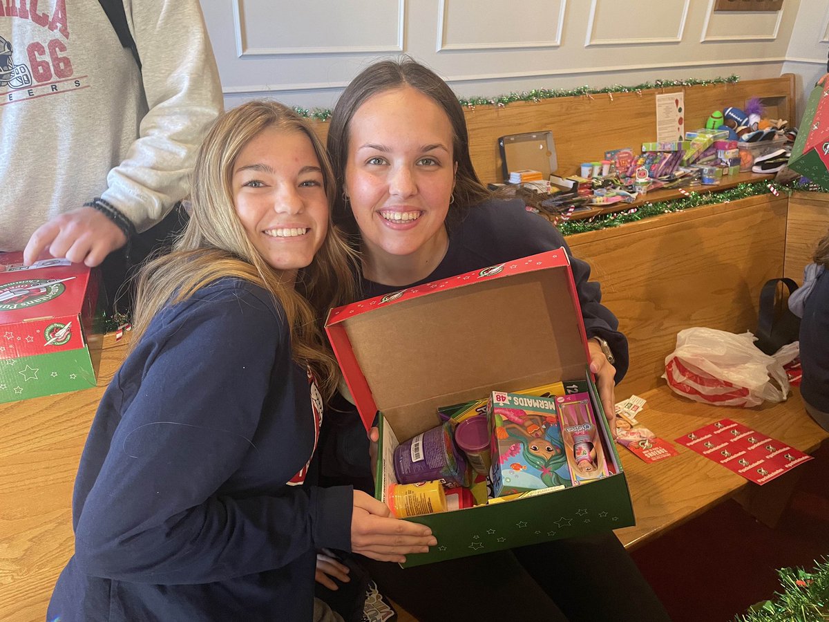 MnuSoftball's tweet photo. Our team participated in MNU Spiritual Life’s annual Operation Christmas Child. Each girl purchased items and packed them into a box to send to a child in need! #mnusoftball #mnyou #ipackedashoebox https://t.co/r1w8c1QNaS
