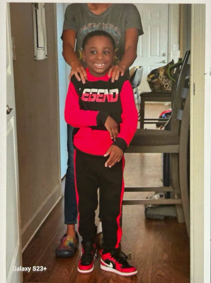 ShereeWLWT's tweet image. UPDATE:Emergency workers are asking for volunteers tonight at 6PM to search for 6 year old Joshua Al-Lateef. He’s autistic and has been missing since last night. 
If you can help, meet at the Mulhauser barn in West Chester at 6pm. Dress for the conditions and bring a flashlight🙏🏼