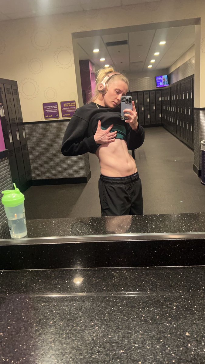 ykwazzup's tweet photo. who wants to workout with me? ;) https://t.co/lNiukQllFD