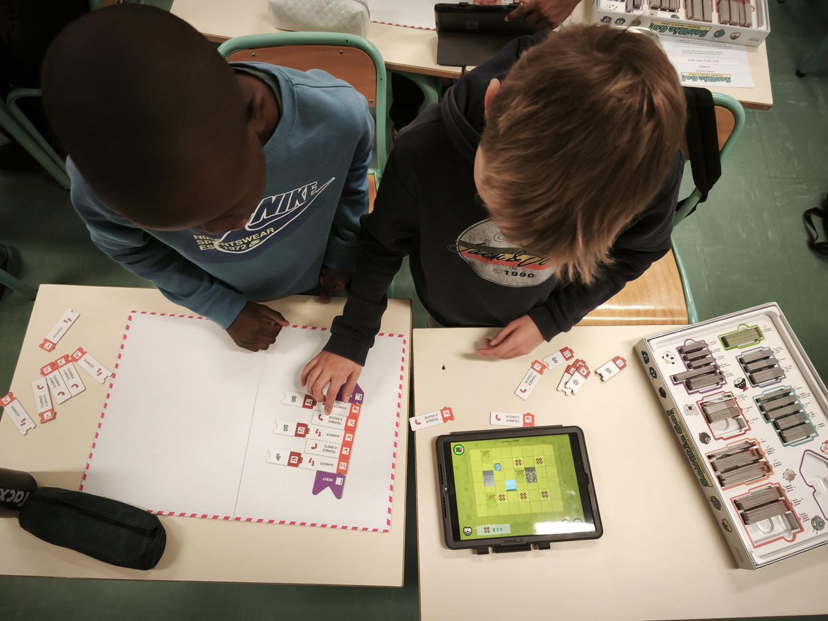 Aujourd'hui #bins à l'école Vallès à Plaisir.
Jeux d'évasion et robotique pour chaque classe durant toute la matinée.