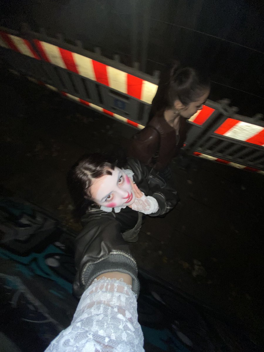 honeyismoon's tweet photo. 🤡 https://t.co/UHrZkNa4R3