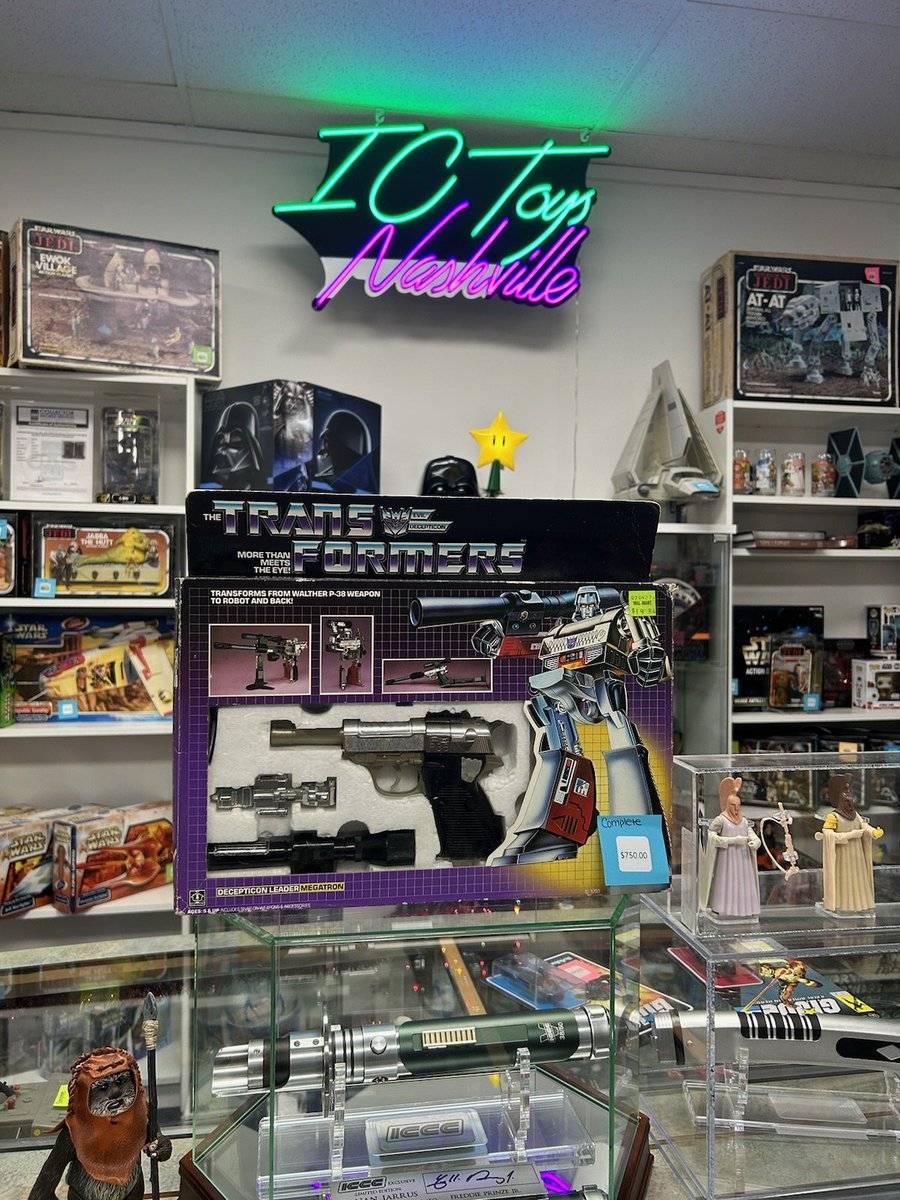 ictoysnashville's tweet photo. Throwback Thursday to this vintage G1 Megatron! 💥 Wow, it's been a long time since we've seen one of these! 

#toystore #transformers #robotsindisguise #decepticons #autobots #megatron #robot #transformingrobots #g1 #icToys https://t.co/si8yeIRAw8