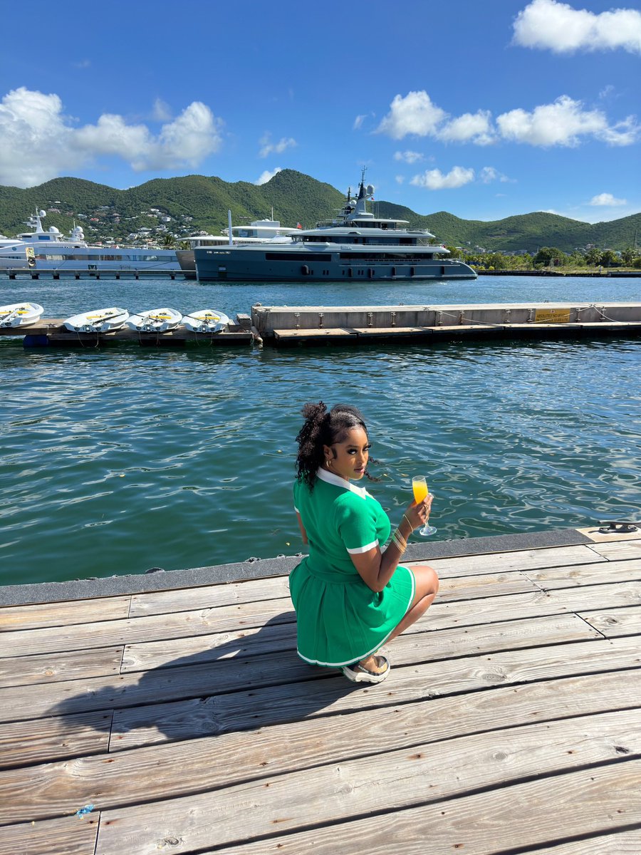 lia_anye's tweet photo. He lookin 4 me but I’m In the Caribbean https://t.co/cEbUUQID8O